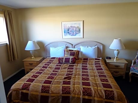 Two-Bedroom Suite with Two Queen Beds