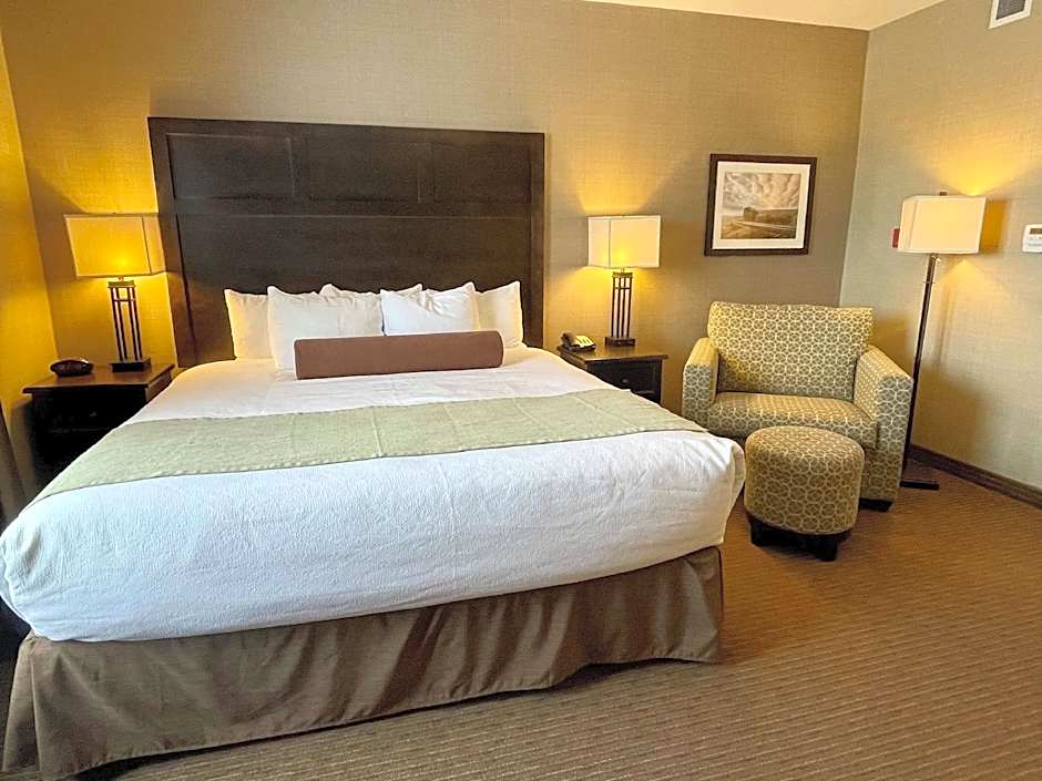 Best Western Plus Okotoks Inn & Suites