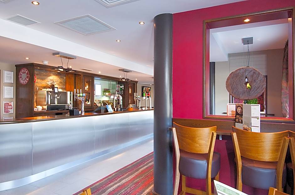 Premier Inn London Gatwick Manor Royal