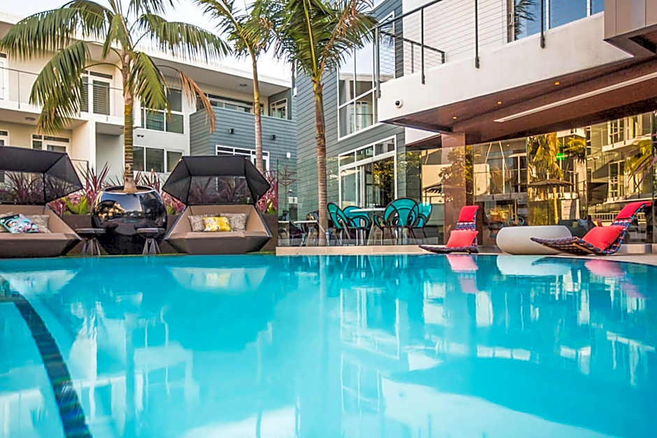 Fairfax District Chic City Oasis 2 BR Apt with Den 136