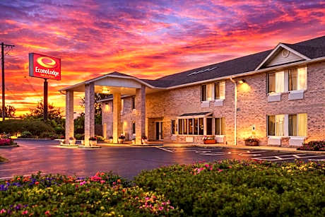 Econo Lodge Inn & Suites Fairview Heights - St. Louis