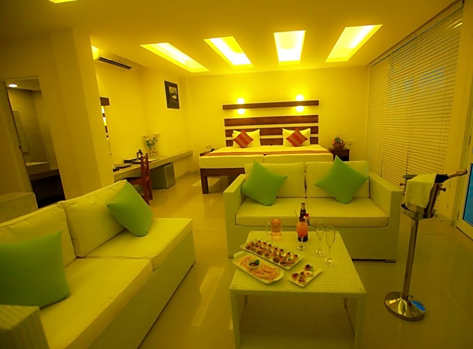 Beacon Beach Hotel