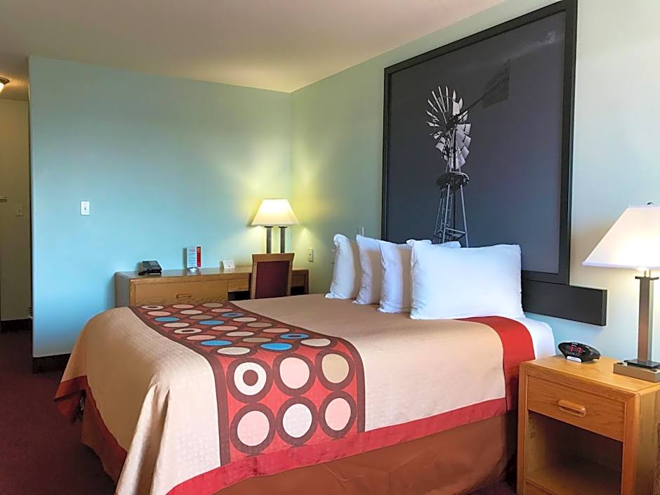 Super 8 by Wyndham Kindersley