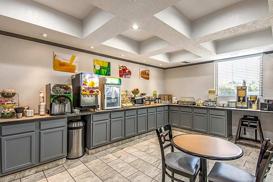 Quality Suites Maumelle