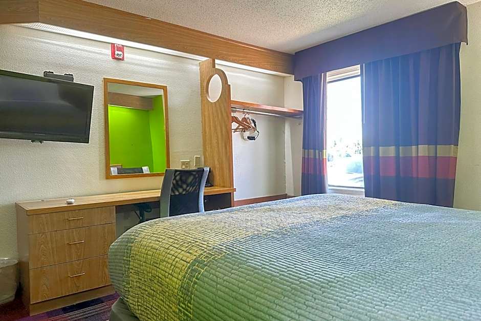 Classic Inn By OYO I- 240 Near Memphis Airport