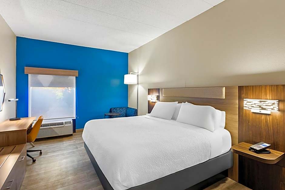 Holiday Inn Express Hotel & Suites Charleston-Southridge By IHG