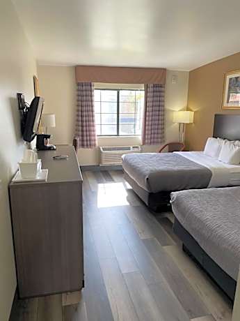 Queen Room with Two Queen Beds - Pet Friendly/Smoking