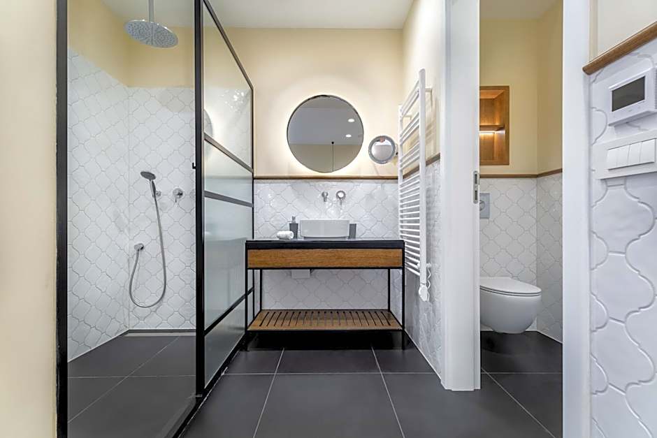 Budapest Eye- Boutique Suites, by BQA