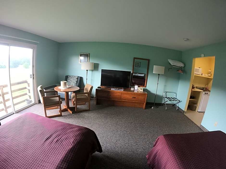 Copper Lantern Motor Lodge