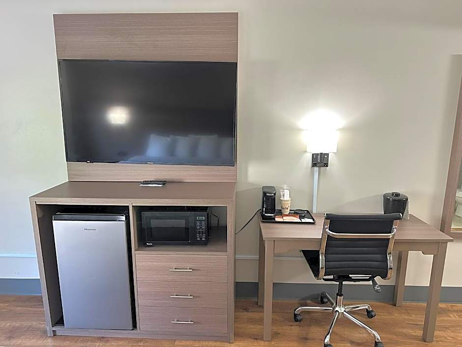 Whalers Inn and Suites