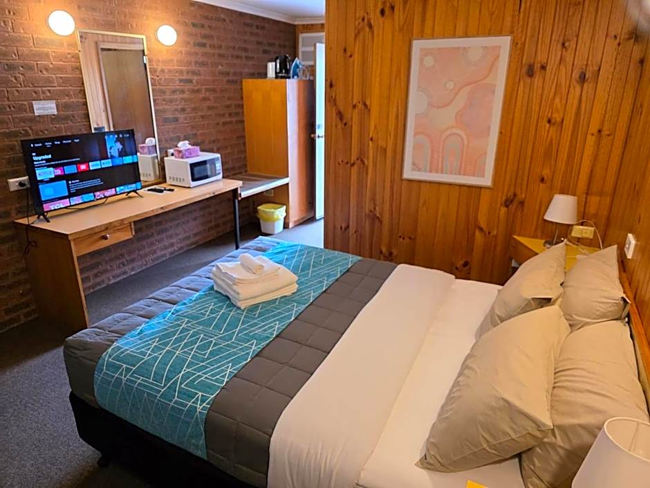 Country Roads Motor Inn