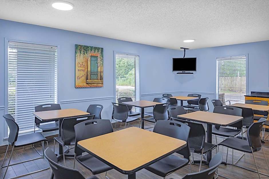 Days Inn by Wyndham Pensacola West