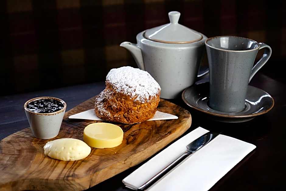 Lakeside Manor Hotel