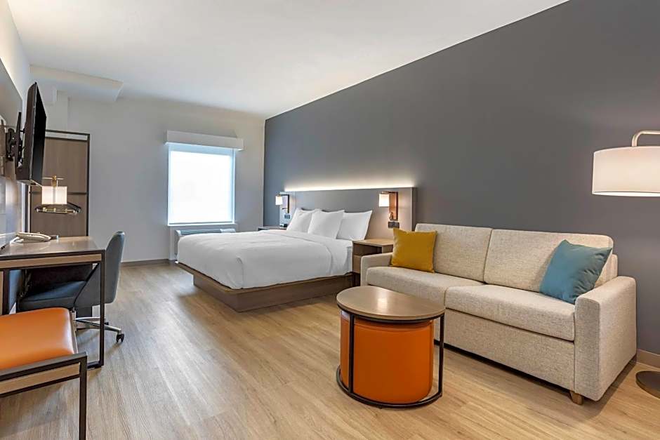 Comfort Inn & Suites Newark Liberty International Airport