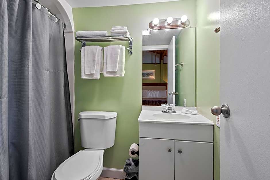 Oceanfront Inn, Standard Room, King Bed, Town View, #10