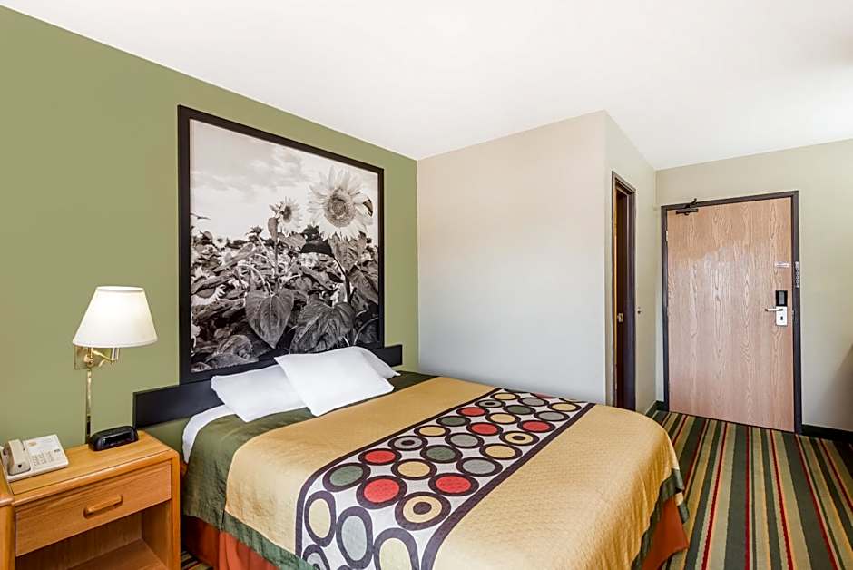 Super 8 by Wyndham Chanute