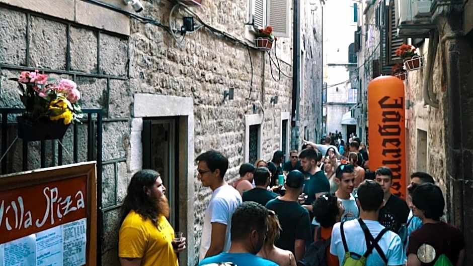 Booze & Snooze Social Hostel