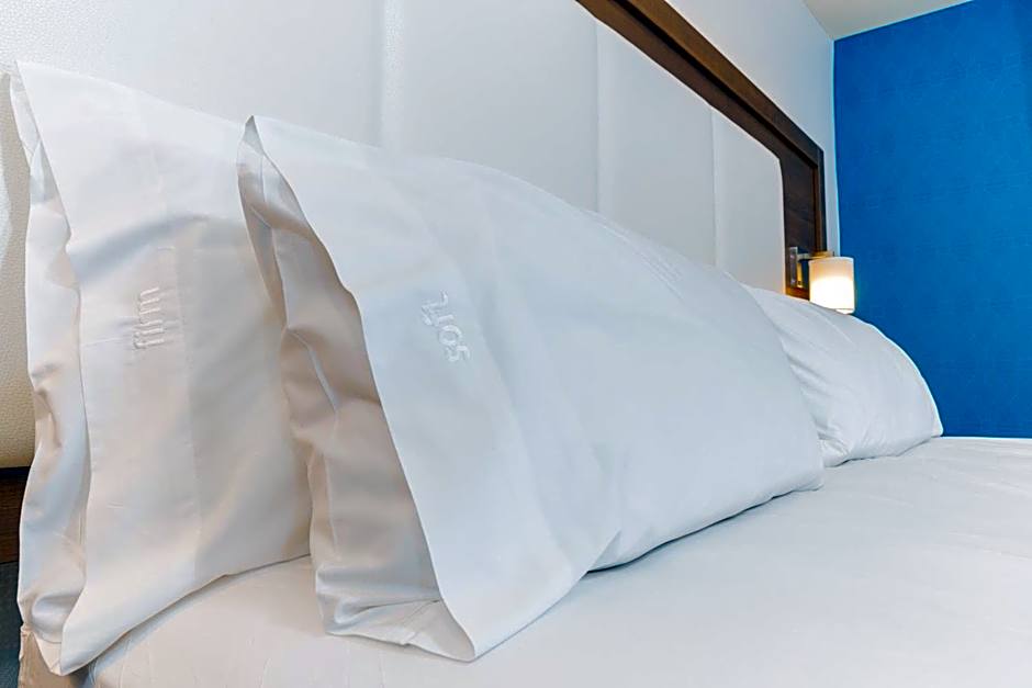Holiday Inn Express Hollywood Walk of Fame By IHG