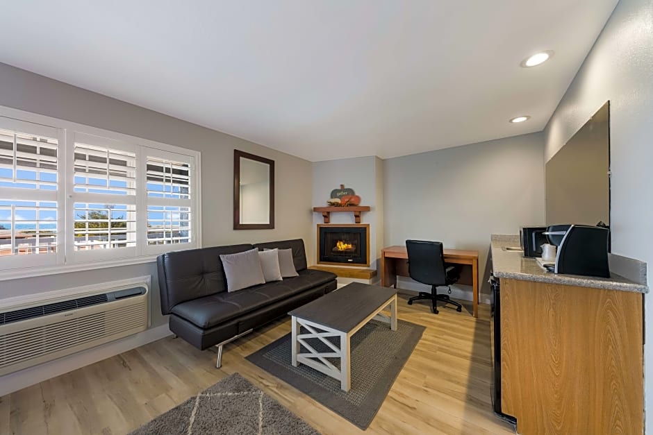 Pacific Coast Roadhouse, SureStay Collection by Best Western