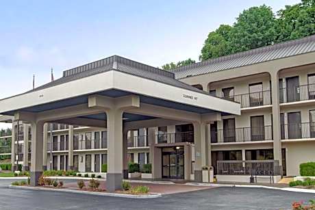 Baymont by Wyndham Nashville Airport/ Briley