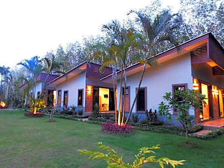 Phuket Sirinapha Resort