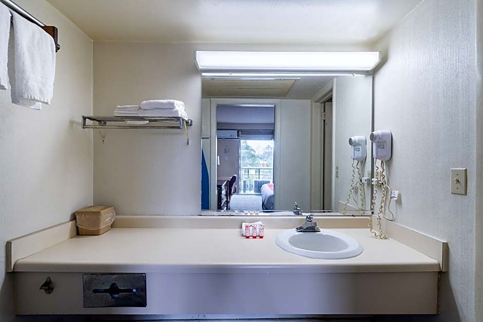 OYO Hotel Sumter SC Downtown