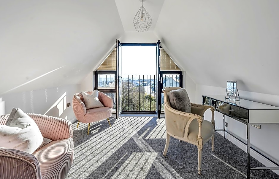 Pochin House Collections