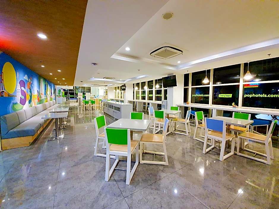 Pop Hotel Diponegoro Surabaya