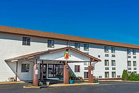 Super 8 by Wyndham Sullivan