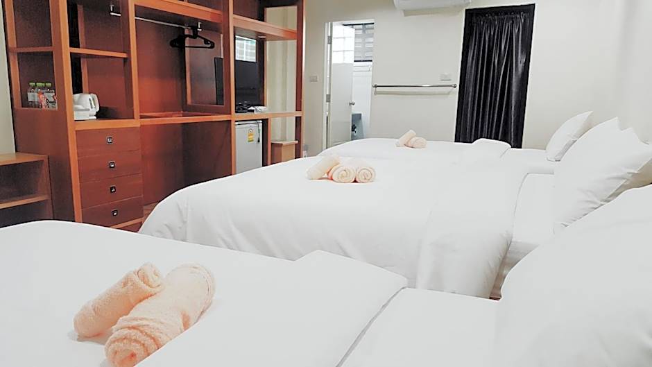 Double D Rooms & Cafe