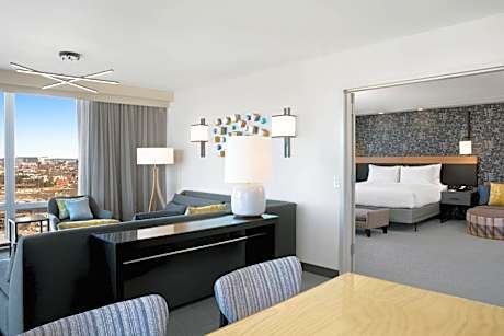 One-Bedroom King Suite with Roll-In Shower, Bathtub and Sofa Bed - Mobility Access/Hearing Accessible