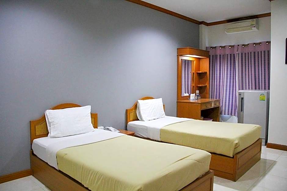 Dee Prom Hotel