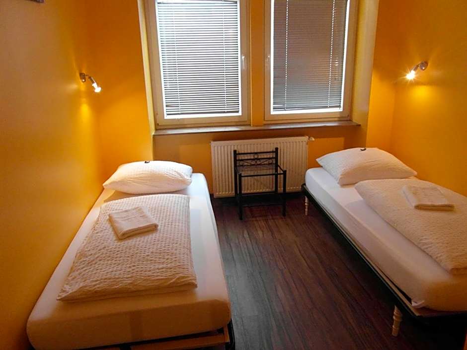 Do Step Inn Home - Hotel & Hostel