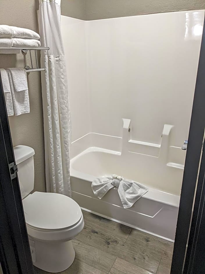 Quality Inn & Suites Delaware