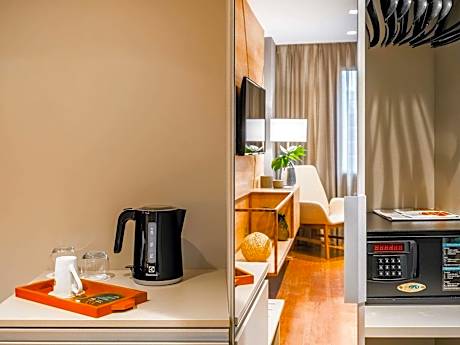 Premium Executive Room with Queen Bed