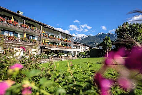 Parkhotel Wallgau 4 Sterne Superior Alpenjuwel mit Spa Genuss, Golf & Wellness in der Karwendel-Region Tradition trifft Eleganz im stilvollen Rückzugsort