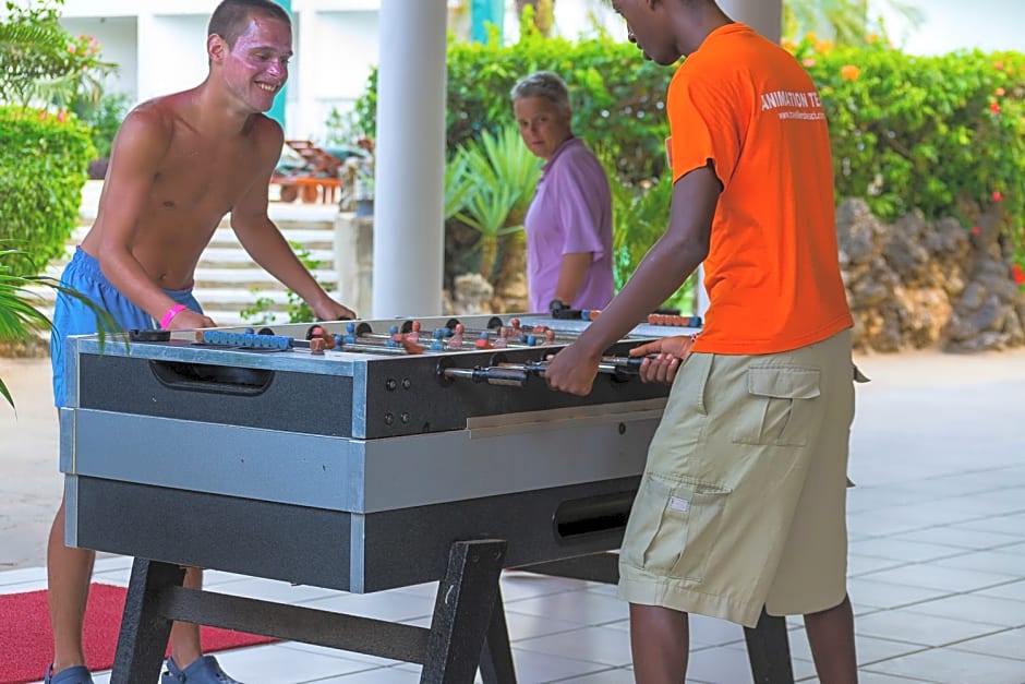 Travellers Beach Hotel & Club