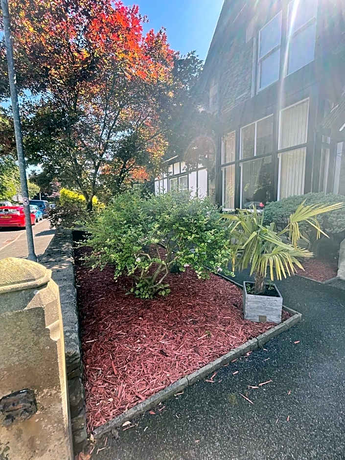 Beaumont Guest House Windermere - Adult Only - Free Car Park & Off Site access to the local Health Centre