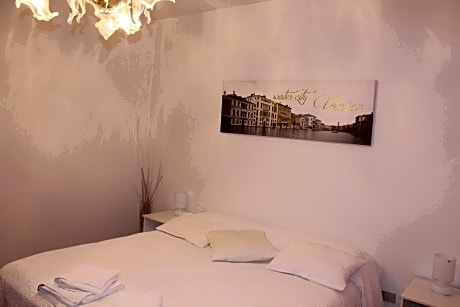 Basic Triple Room with Shared Bathroom