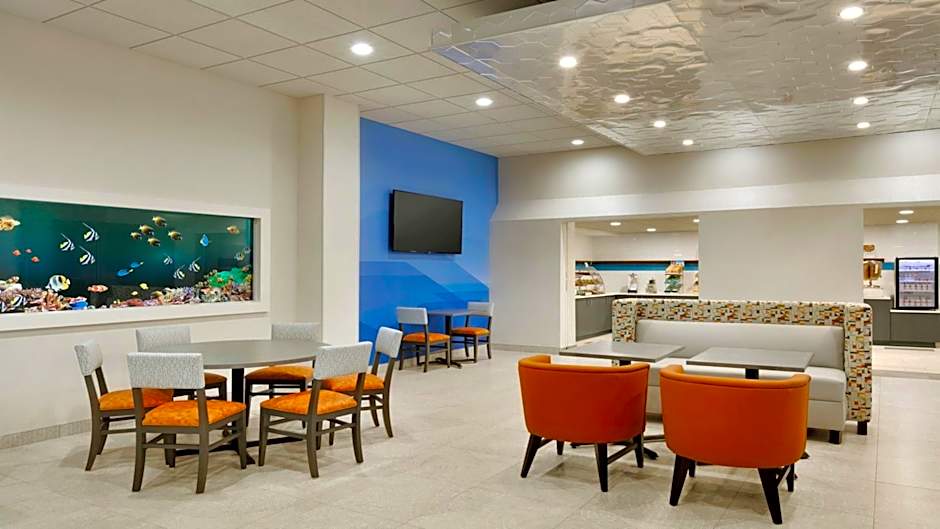 Holiday Inn Express Williamsbrg Busch Gardens Area By IHG