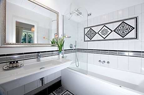 King Room with Spa Bath