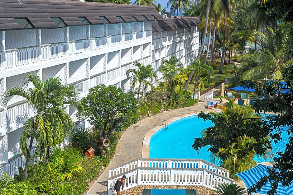 Travellers Beach Hotel & Club