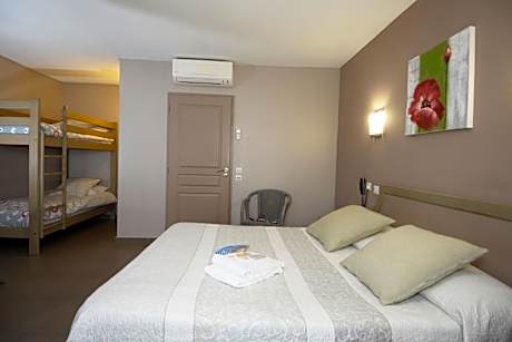 Standard Triple Room - Court Side - Parking View