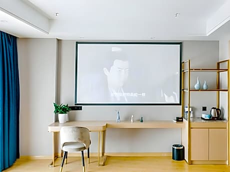 GTI - Feature 1 Bed Room, Romantic Couple Round Bed