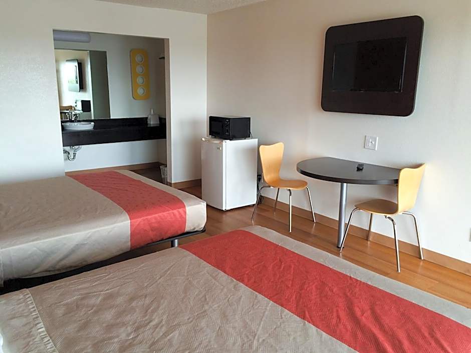 Motel 6-Waxahachie, TX