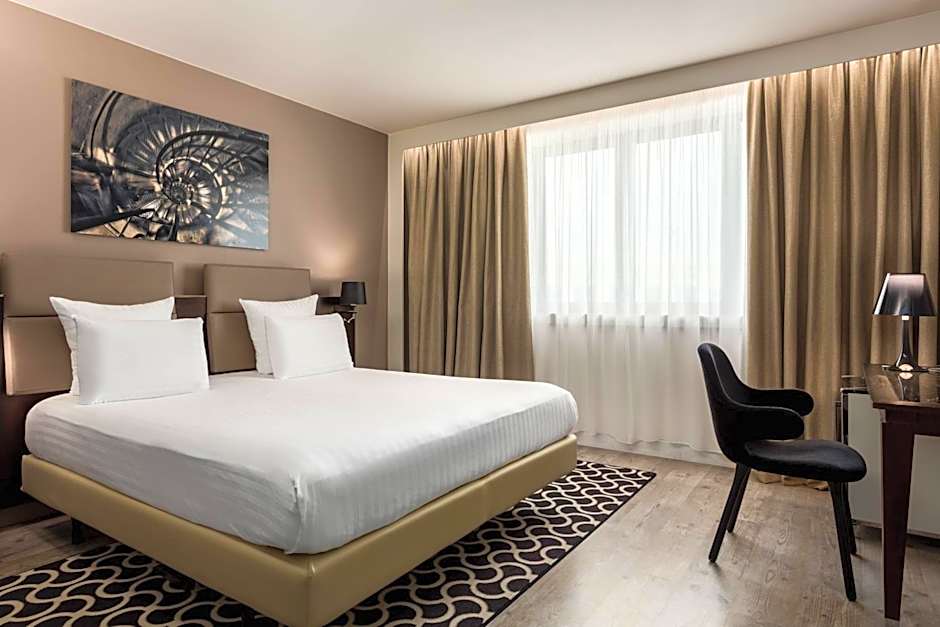 AC Hotel by Marriott Paris Porte Maillot
