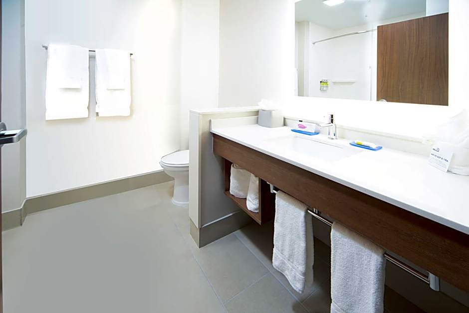 Photo 1 of 7 of Standard 2 Queen Beds, Accessible
