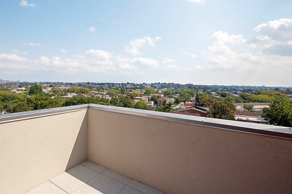Holiday Inn Express & Suites Woodside LaGuardia Airport By IHG