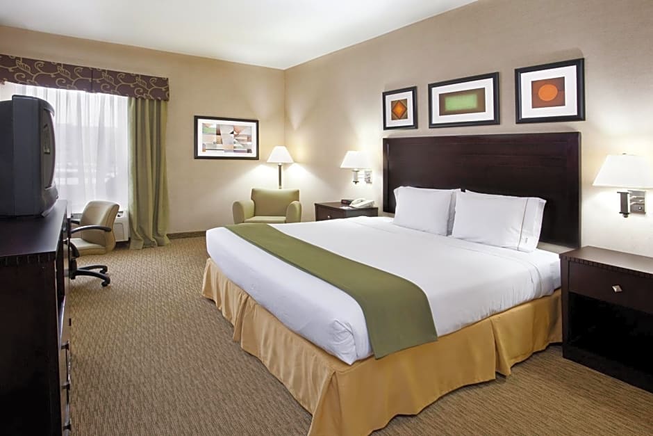 Holiday Inn Express Hotel & Suites Cleveland-Streetsboro