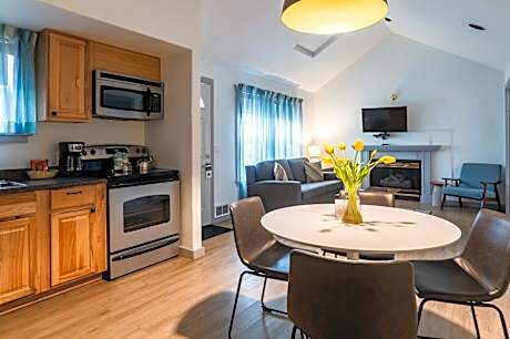 Two-Bedroom Suite with Full Kitchen